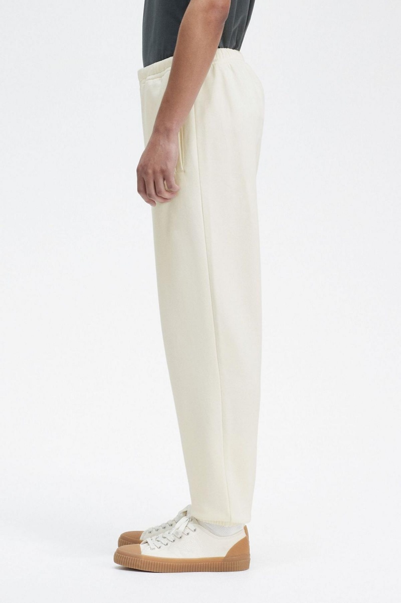 Fred Perry Badge Detail Track Pants Hosen Herren Ecru | CHCVG73854